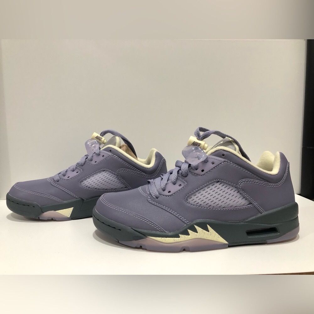 BNNW - Nike Air Jordan 5 Retro Low Women size 7US
